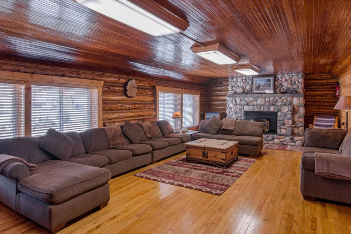 Cabins West Lodging — West Yellowstone, MT