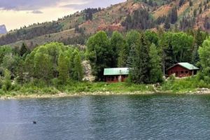 Budges' Cabins | on Slide Lake near Jackson Hole